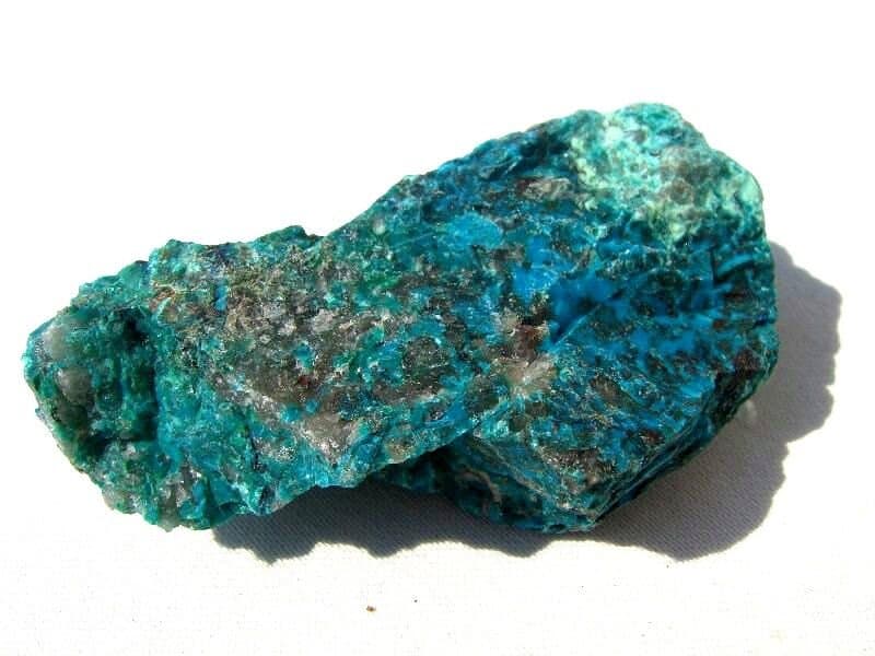 تصویر 3 از سنگ فیروزه نیشابور اصل دارای رنگ آبی آسمانی خیره کننده